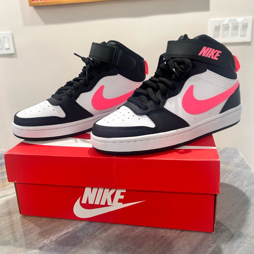 Kids Nike Court Borough Mid. Brand new in box